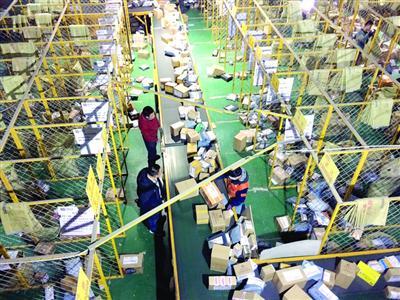 海淘想買得爽手不容易 海外直郵速度價(jià)格難兩全-亞馬遜,轉(zhuǎn)運(yùn),大規(guī)模,運(yùn)費(fèi),中國(guó),淘,貨品,電商,關(guān)稅,物流,-上海頻道-東方網(wǎng)